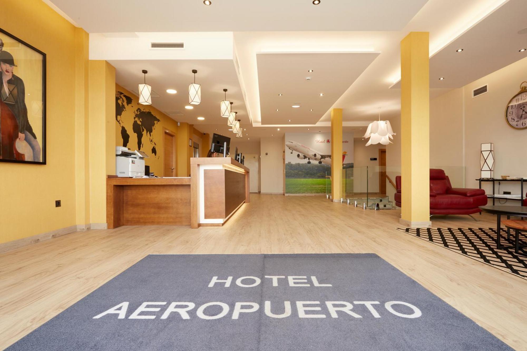 Hotel Arias Aeropuerto Santiago Del Monte Exteriör bild